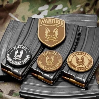 "Warrior" antsiuvas ROUND RUBBER LOGO SHIELD - DARK EARTH (W-EO-RRLS-DE) 1